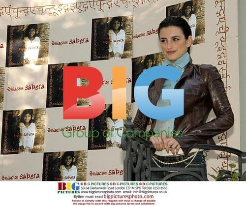 Penelope Cruz Presents Album for Sabera Foundation