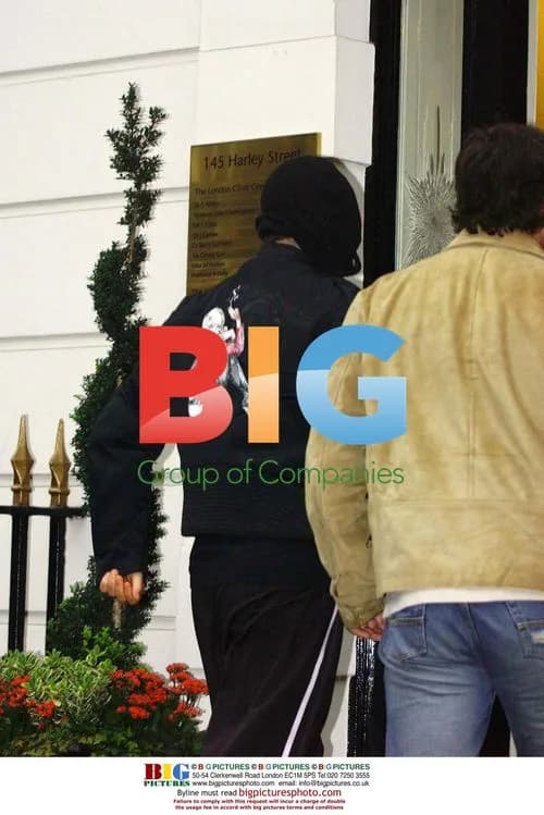 Robbie Williams Arrives at Harley Street Surgery