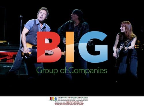 Bruce Springsteen and Steven Van Zandt perform