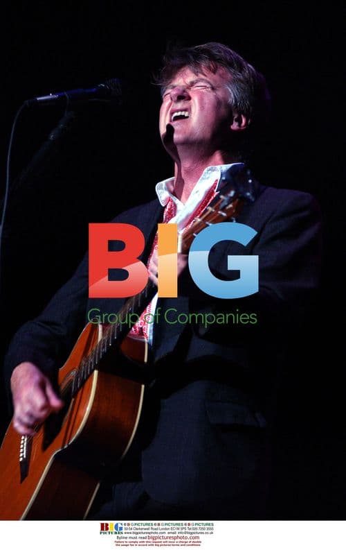 Neil Finn at DKNY Vanity Fair Concert