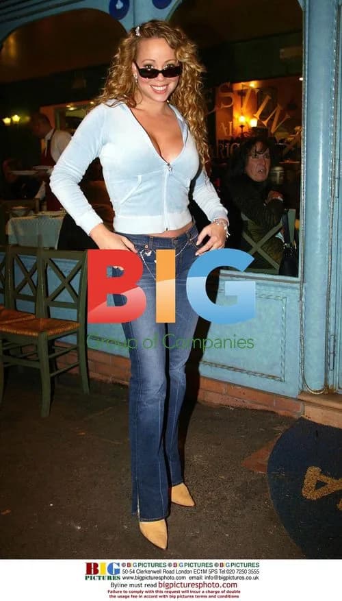 Mariah Carey Chatting with Friends in Rome