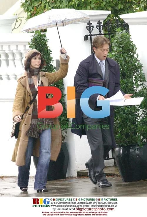 Jenifer Love Hewitt & Paul Nichols Walking in London