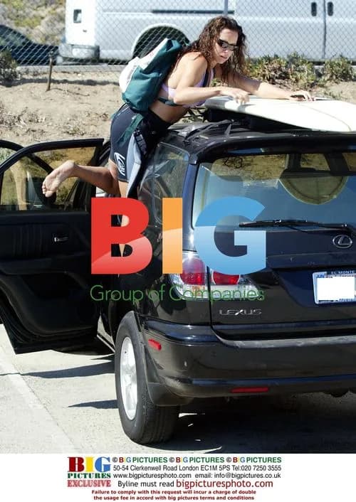 Minnie Driver shows off surfing skills in Malibu