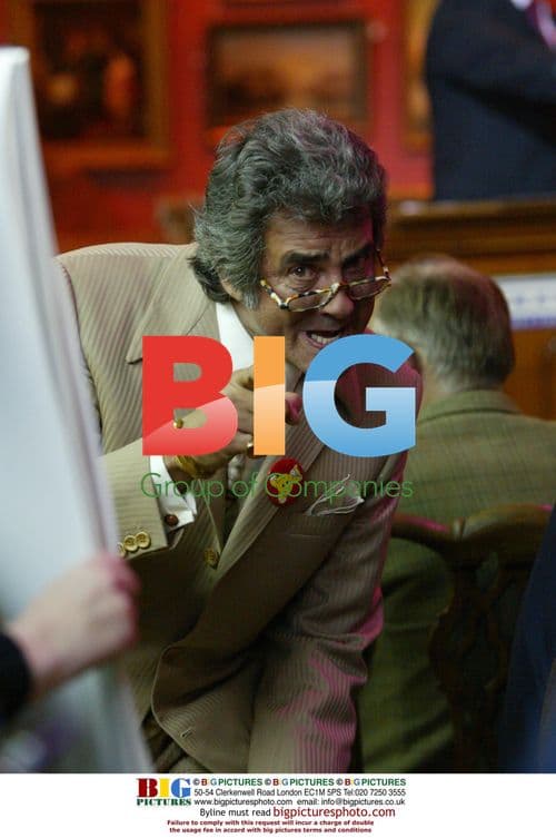 David Dickinson at Children in Need Bargain Hunt