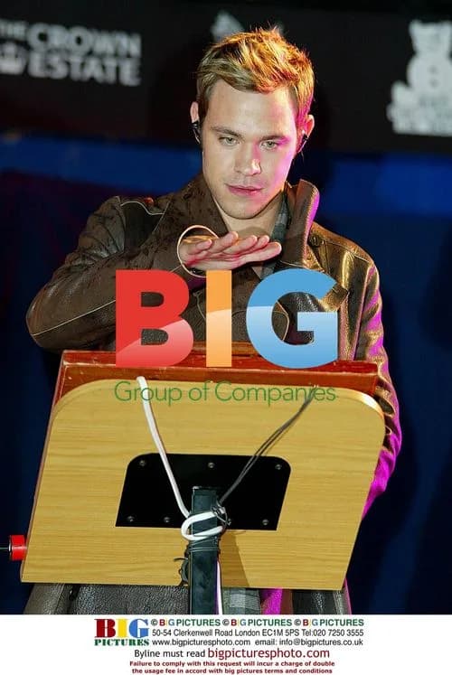 Will Young Turns on Christmas Lights