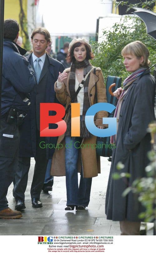 Jennifer Love Hewitt and Paul Nicholls on set