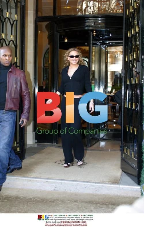 Mariah Carey leaves Paris hotel