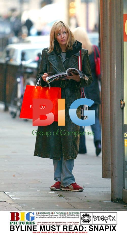 Catalina Guirado Spotted Waiting for Bus in Knightsbridge