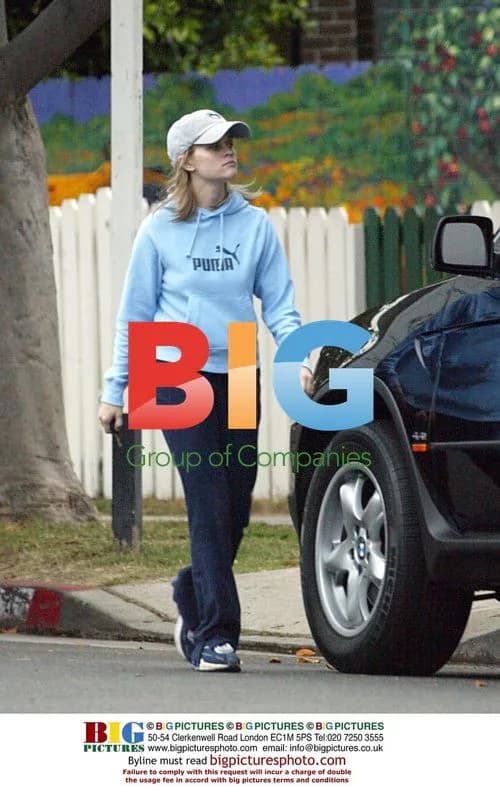 Reese Witherspoon disguises herself in Hollywood