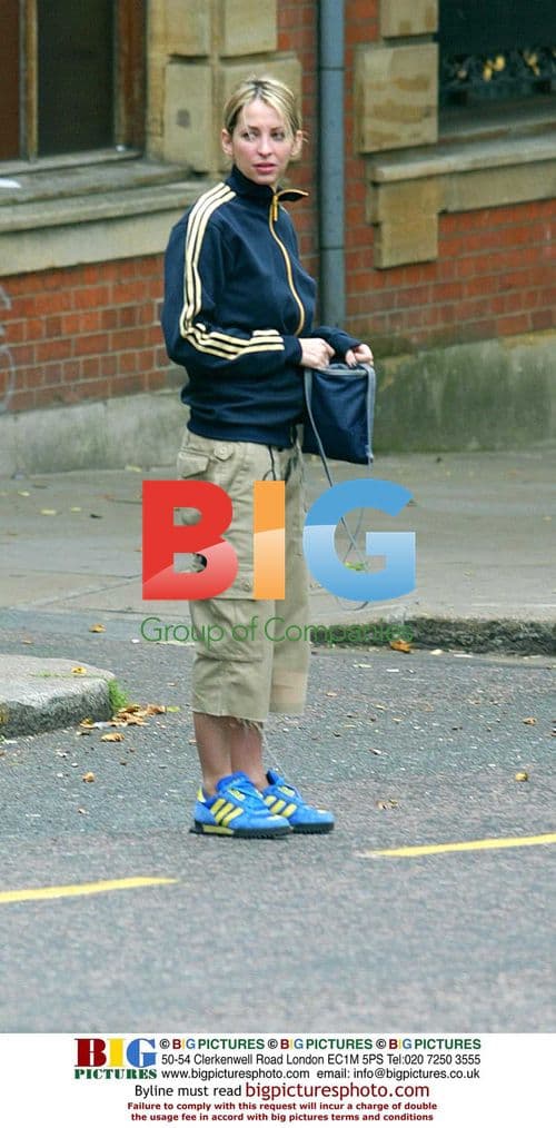 Natalie Appleton hides from paparazzi