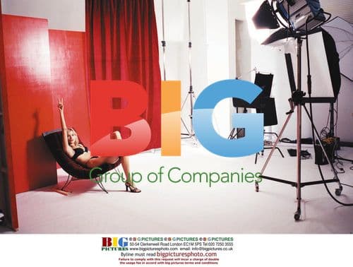 Russian Model Inna Zobova Poses for Wonderbra Photos