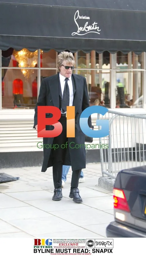 Rod Stewart and Penny Lancaster Go Shopping