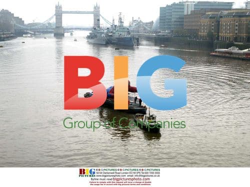 Spiderman Inflatable Arrives in London