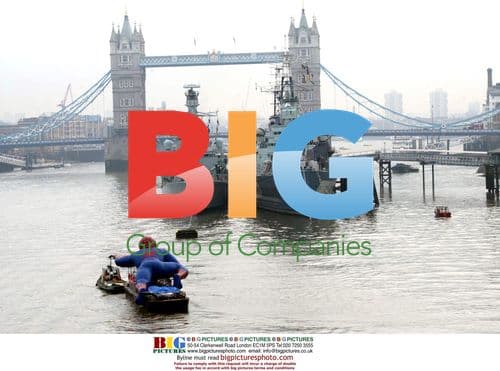 Giant Inflatable Spiderman Arrives in London