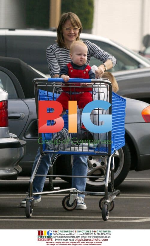 Jodie Foster Takes Sons to Toys'R'Us