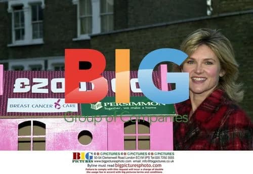 Anthea Turner Accepts Donation for Breast Cancer Care