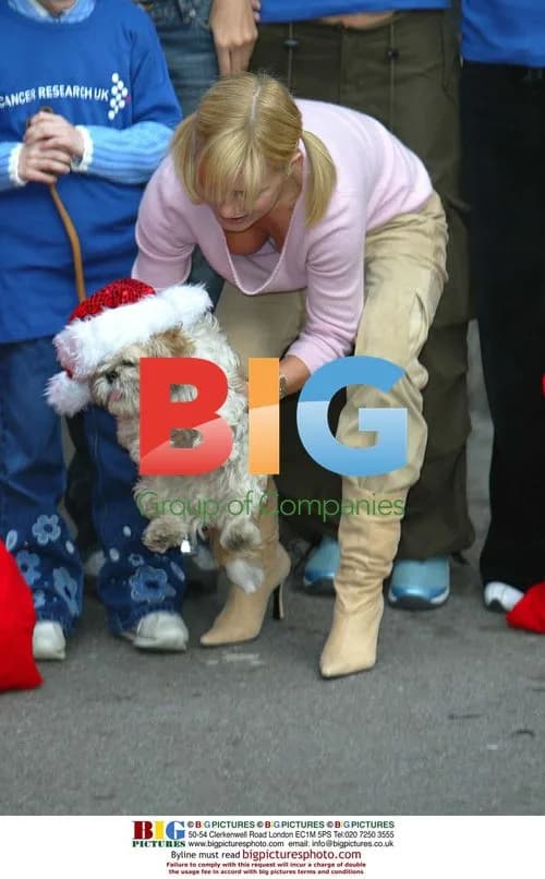 Geri Halliwell and Popstars girls visit children's cancer unit