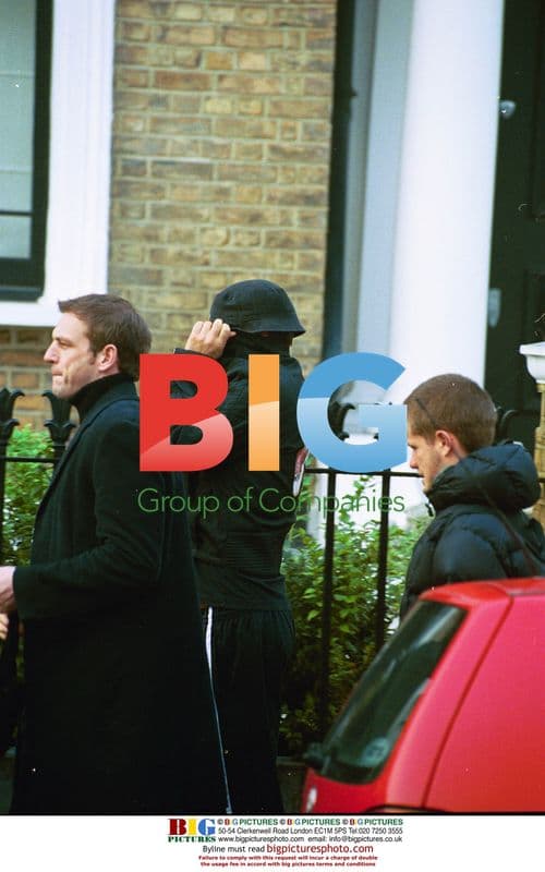 Robbie Williams Leaves Home for Promo in Germany