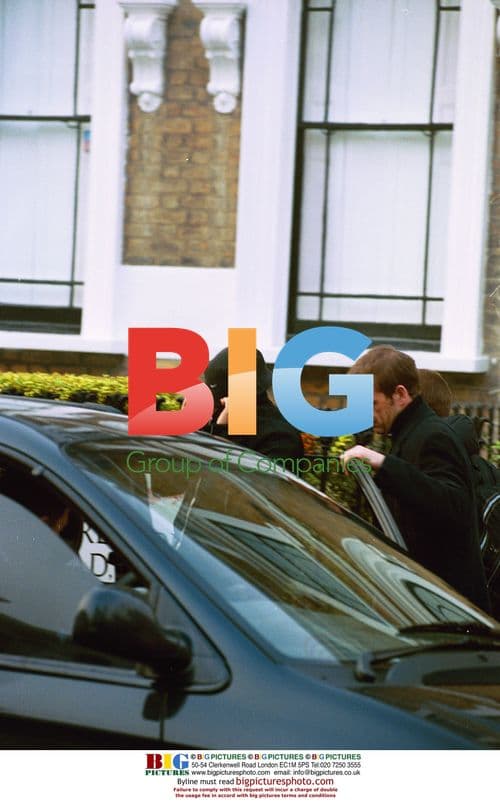 Robbie Williams Leaves Home for Promo Visit