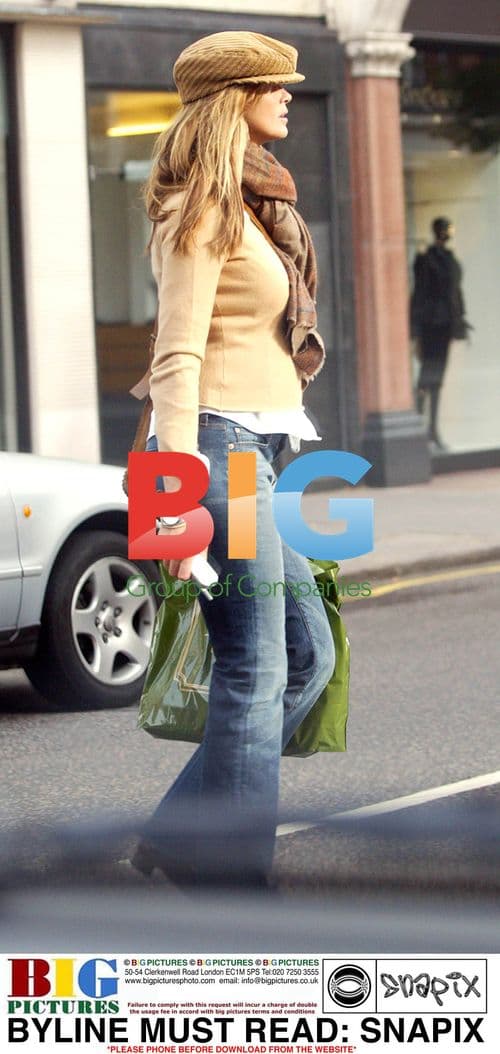 Pregnant model Elle Macpherson shopping in London
