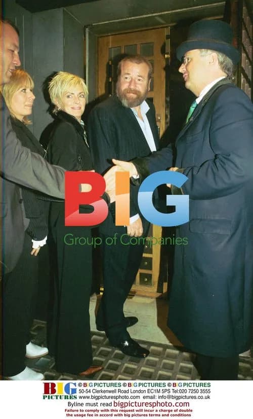Ray Winstone Arrives at The Ivy Restaurant