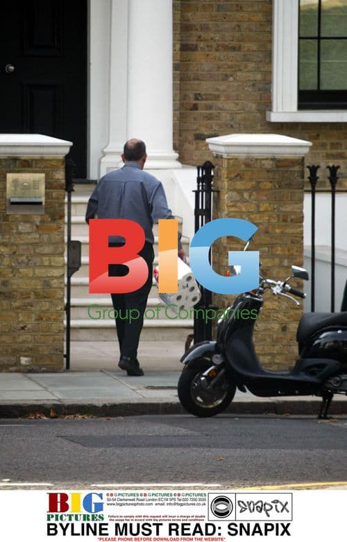 Robbie Williams Reportedly Returns Home