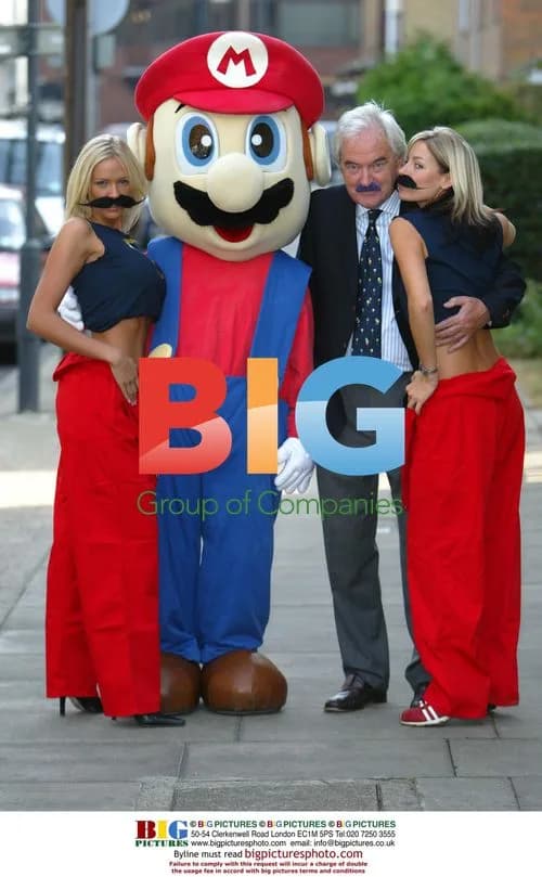 Nintendo sponsors Des Lynam's mustache