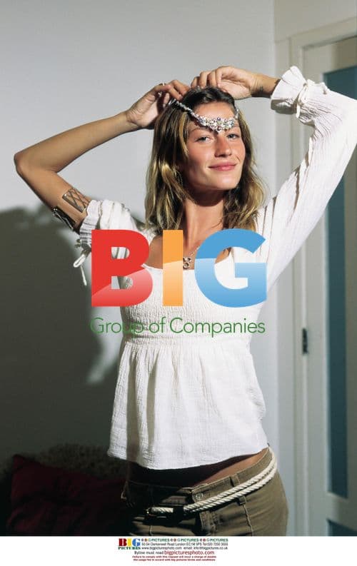 Brazilian Model Showcases Syomara Crespi Jewelry