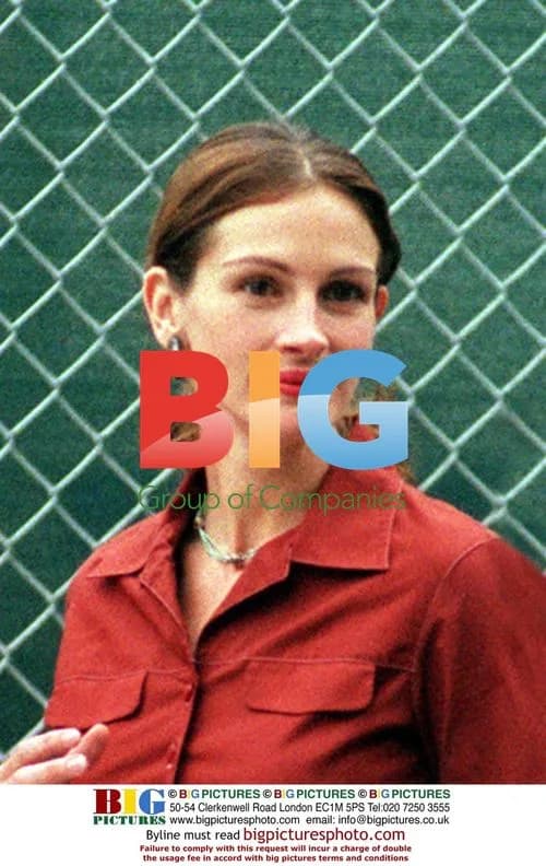 Julia Roberts on Set of Mona Lisa Smile