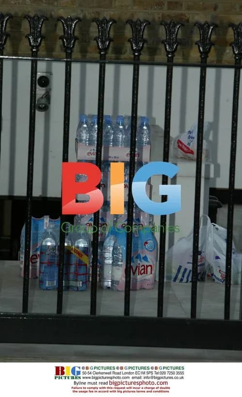 Robbie Williams Receives Large Water Delivery