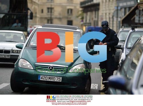 Kylie Minogue Pulled Over in Paris