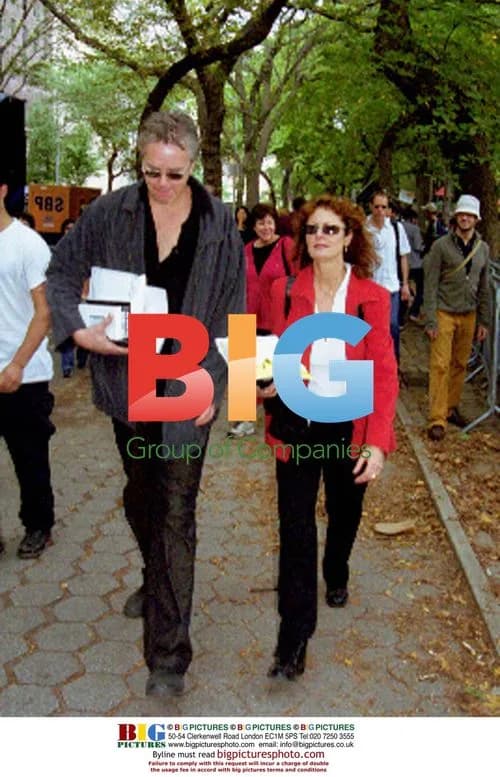 Tim Robbins and Susan Sarandon at anti-war protest