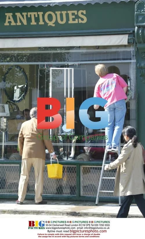 Terry Wogan helps window cleaner