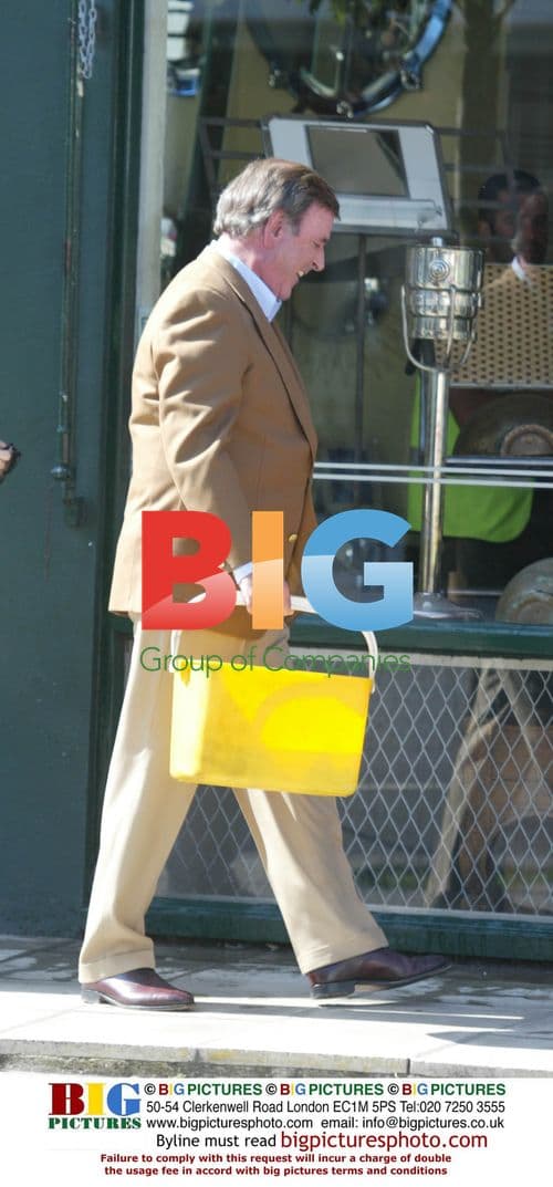 Terry Wogan Helps Window Cleaner