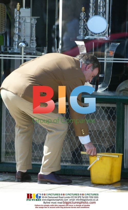 Terry Wogan Helps Window Cleaner