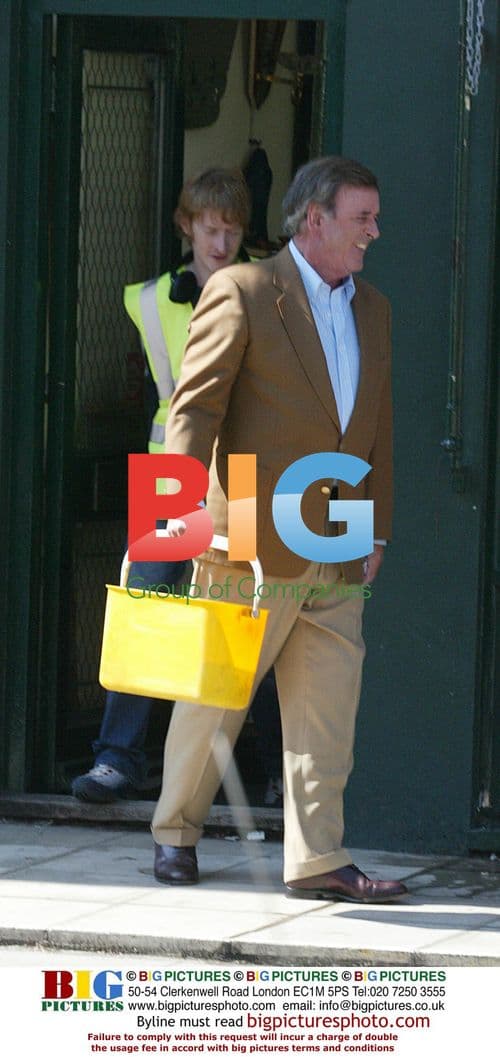 Terry Wogan Helps Window Cleaner