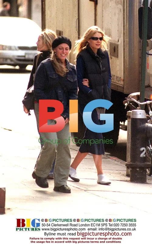 Gwyneth Paltrow Meets Friends in Soho