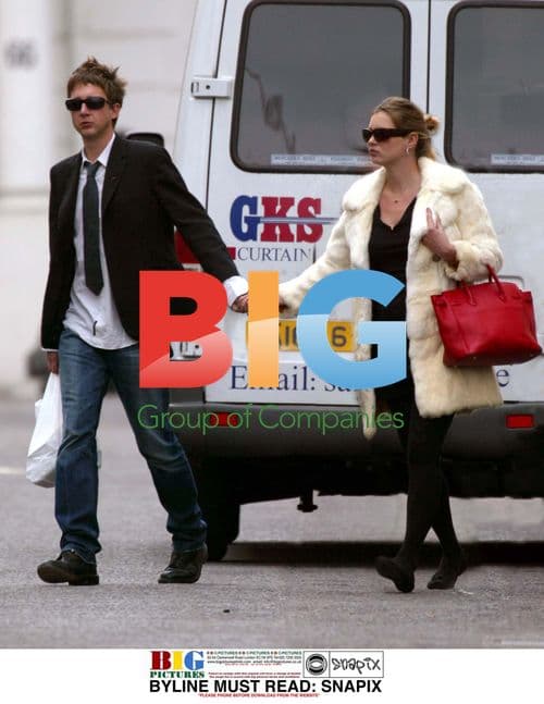 First pics of Kate Moss and dad with newborn