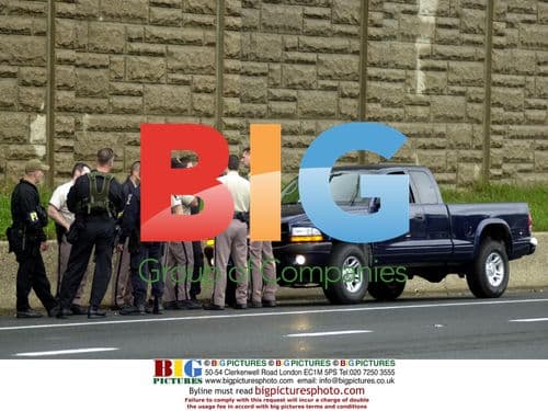 Police search pickup truck in DC sniper case