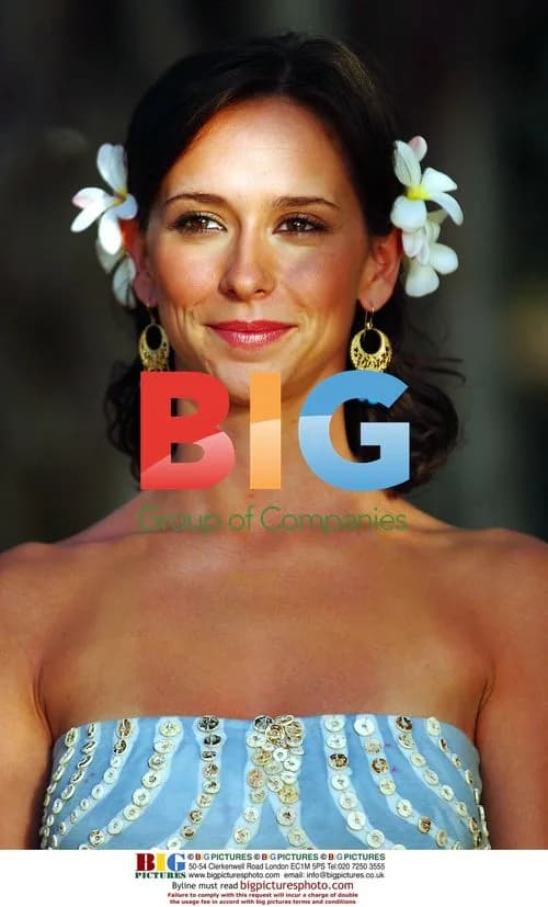 Jennifer Love Hewitt Shoots 'Greatest Love Songs' Special