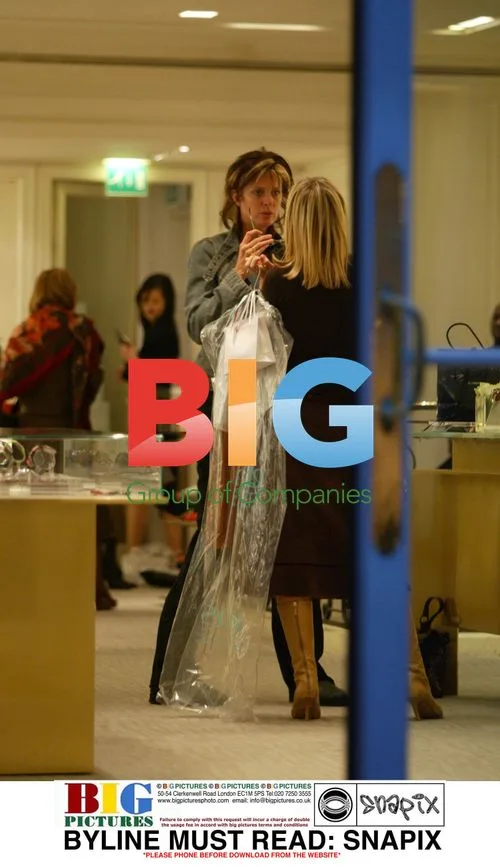 Rachel Hunter Shopping in London