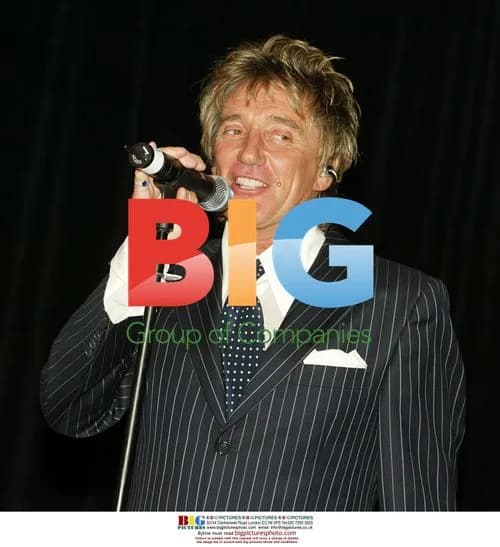 Rod Stewart performs at 'It Had To Be You' listening party