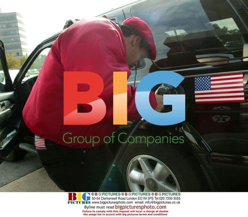 Guardian Angels pump gas to allay fears