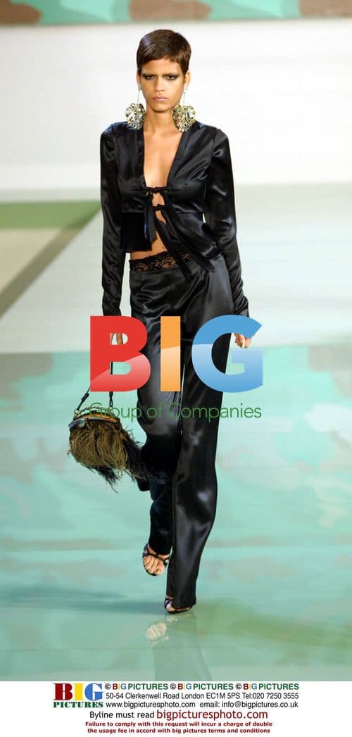 VALENTINO Spring/Summer 2003 Fashion Show