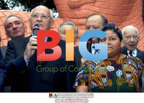 Gorbachev Awards Benigni at Rome Summit