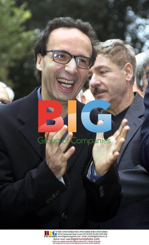 Gorbachev awards Benigni "Man of Peace" prize