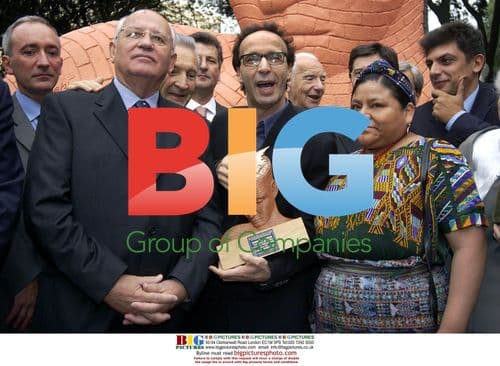 Gorbachev Awards Benigni "Man of Peace" Prize