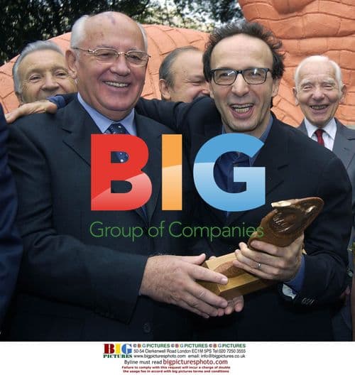 Gorbachev Presents 'Man of Peace' Award to Roberto Benigni