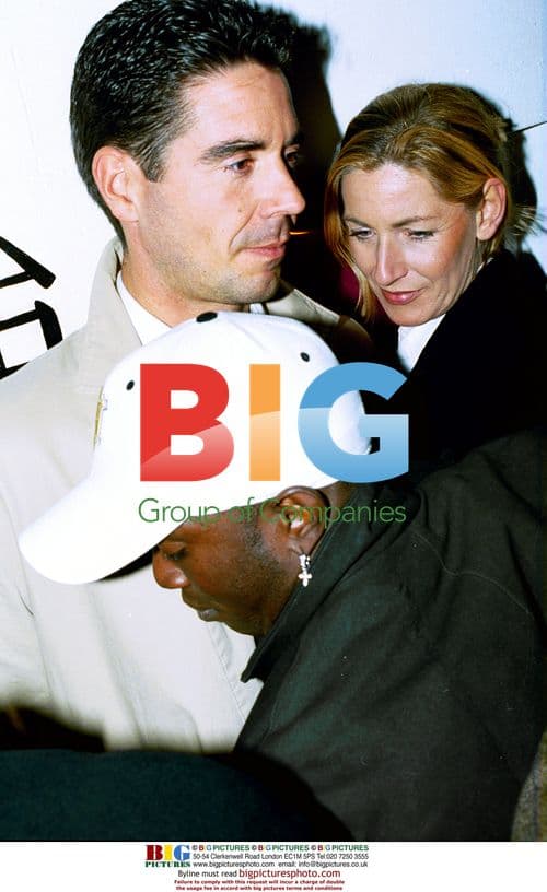 Dwight Yorke dodging cameras at Chinawhite club