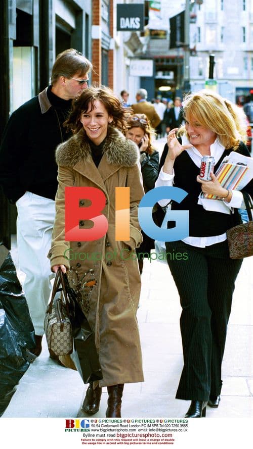 Jennifer Love Hewitt Shopping in London